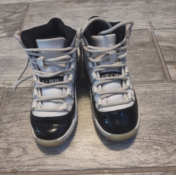 Air Jordan Gratitude Youth Size 12 Leather White/Metallic Gold/Black - Picture 1 of 4